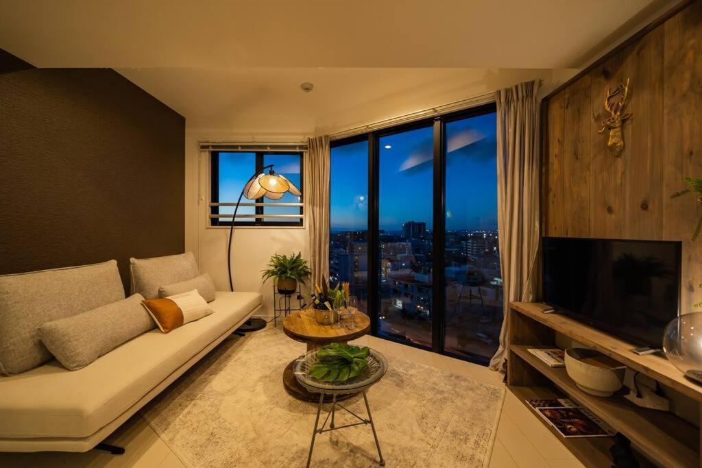 The Penthouse Ginowan Apartment Urasoe Bagian luar foto